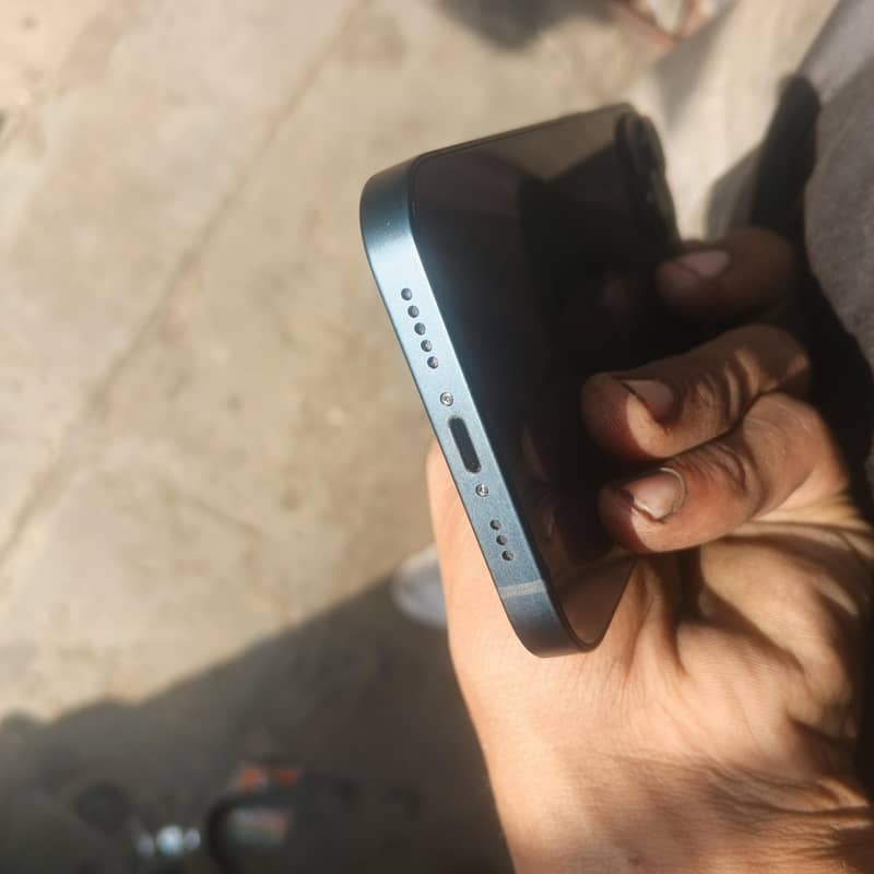Apple iPhone 13 2