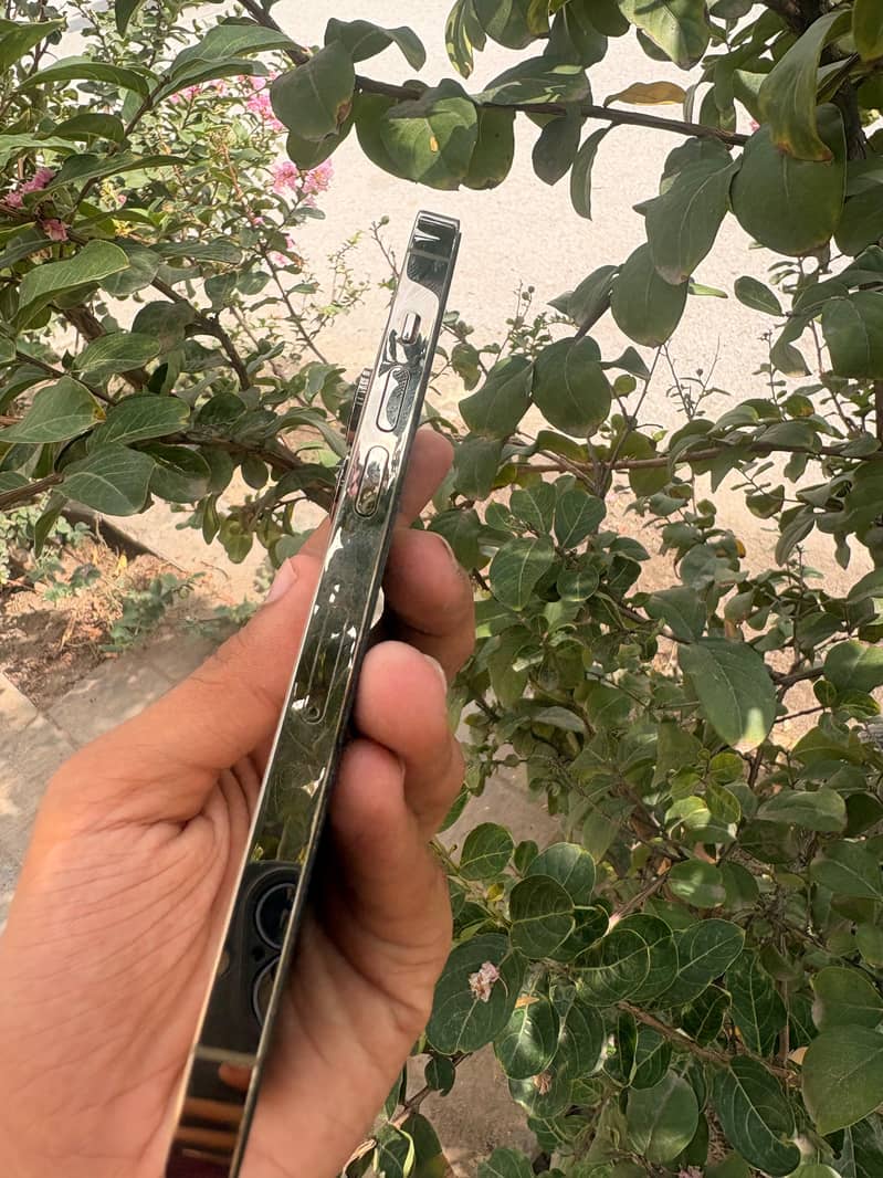 Apple iPhone 14 Pro 3