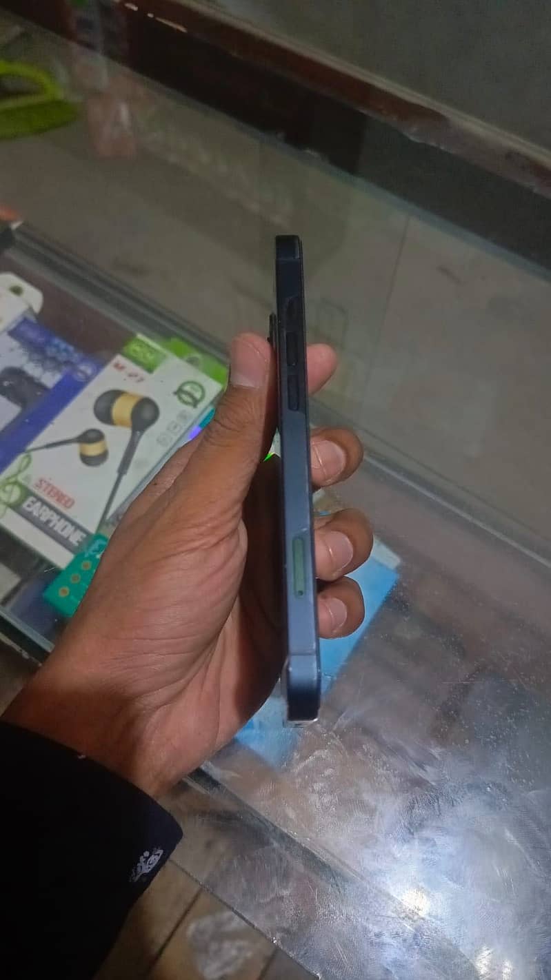 Apple iPhone 13 1