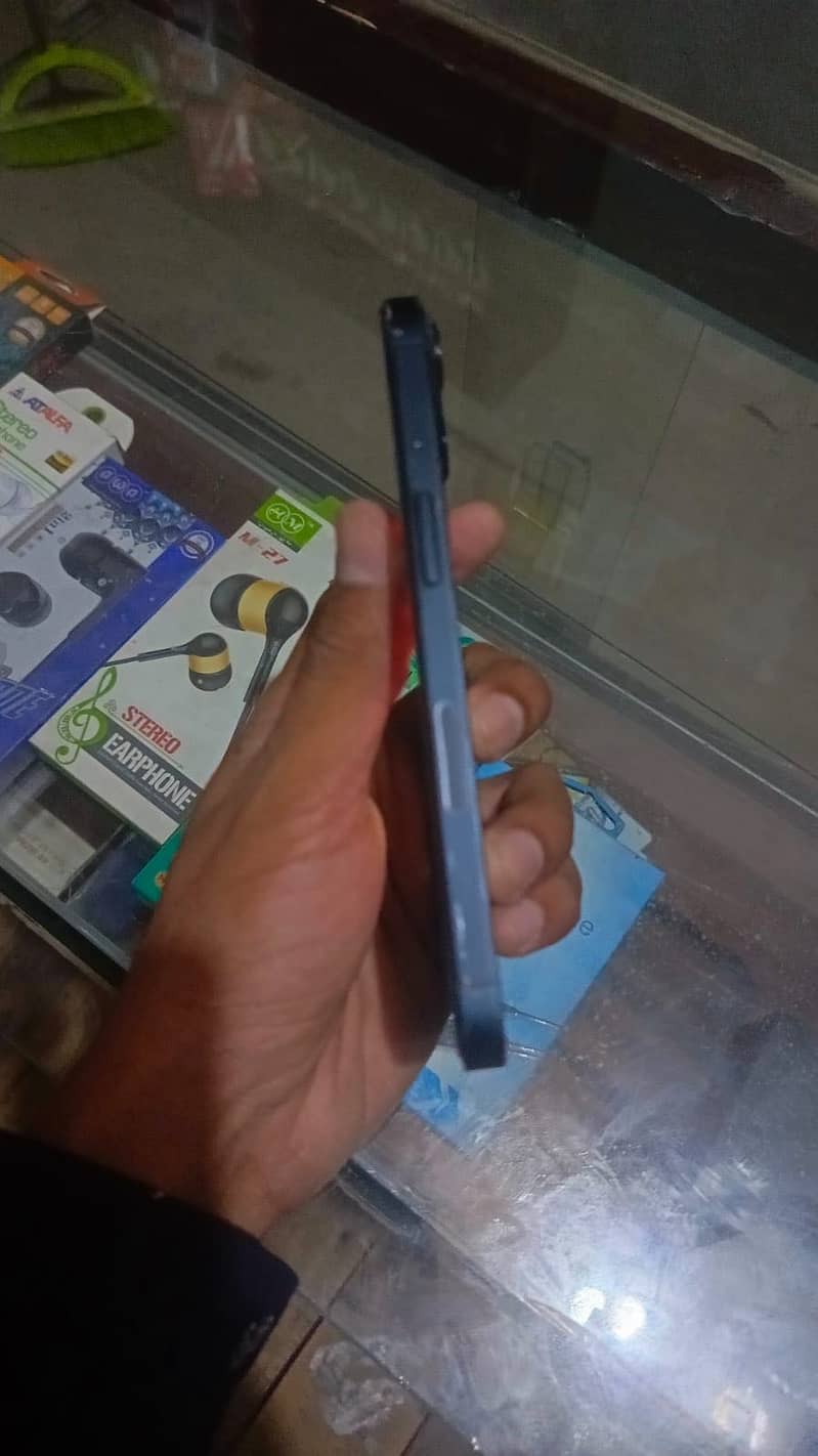 Apple iPhone 13 4