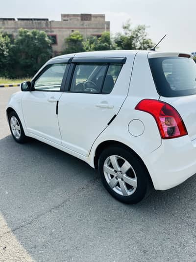 Suzuki Swift DLX 1.3 2015