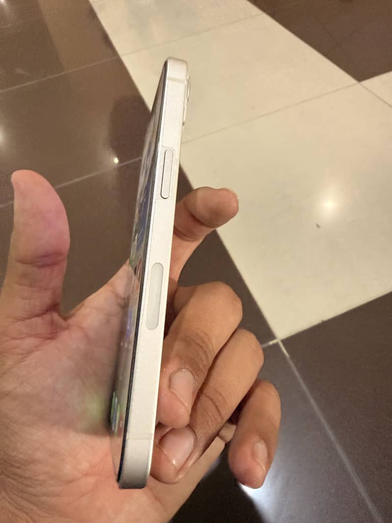 Apple iPhone 13 3