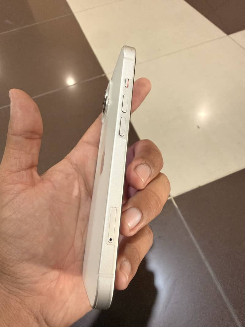 Apple iPhone 13 5