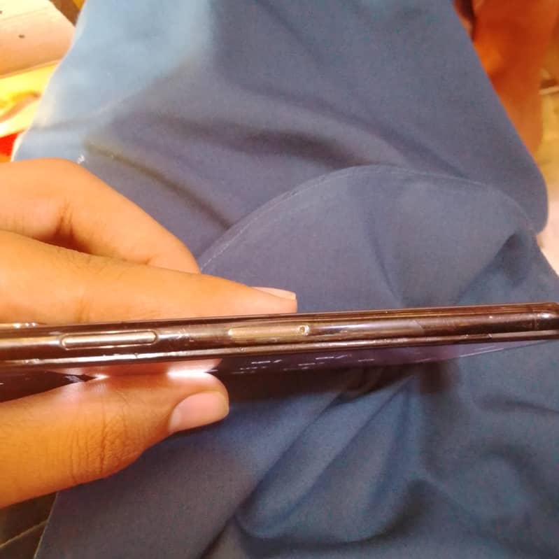 Apple iPhone X 3