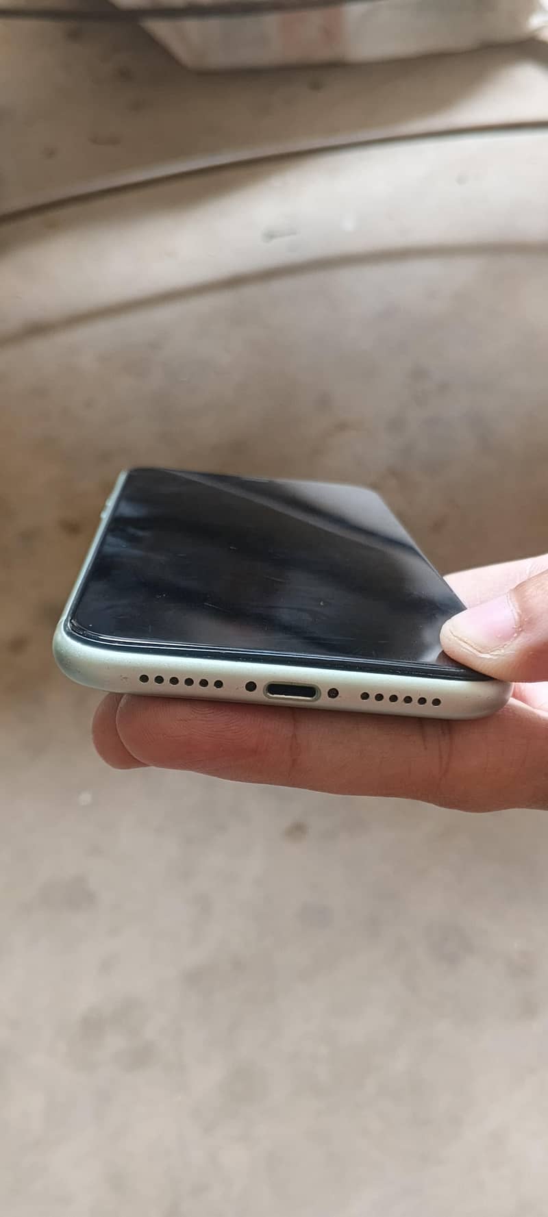 Apple iPhone 11 0
