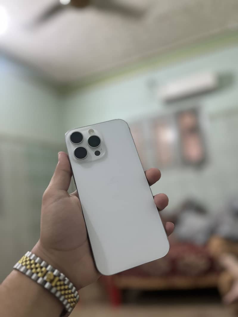 Apple iPhone 16 Pro Max 0