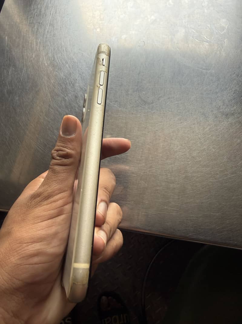 Apple iPhone 11 3