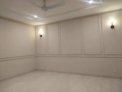 20 Marla Spacious Upper Portion Available In Air Avenue - Block R For Rent