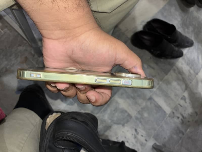 Apple iPhone 14 4