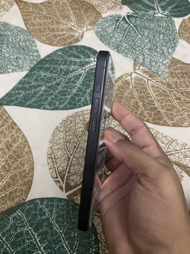 Apple iPhone 15 Pro 3