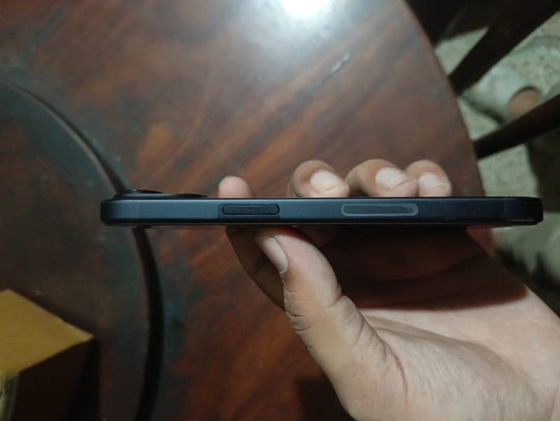 Apple iPhone 15 4