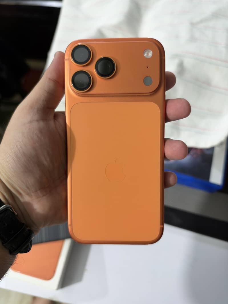 Apple iPhone 17 Pro Max 4