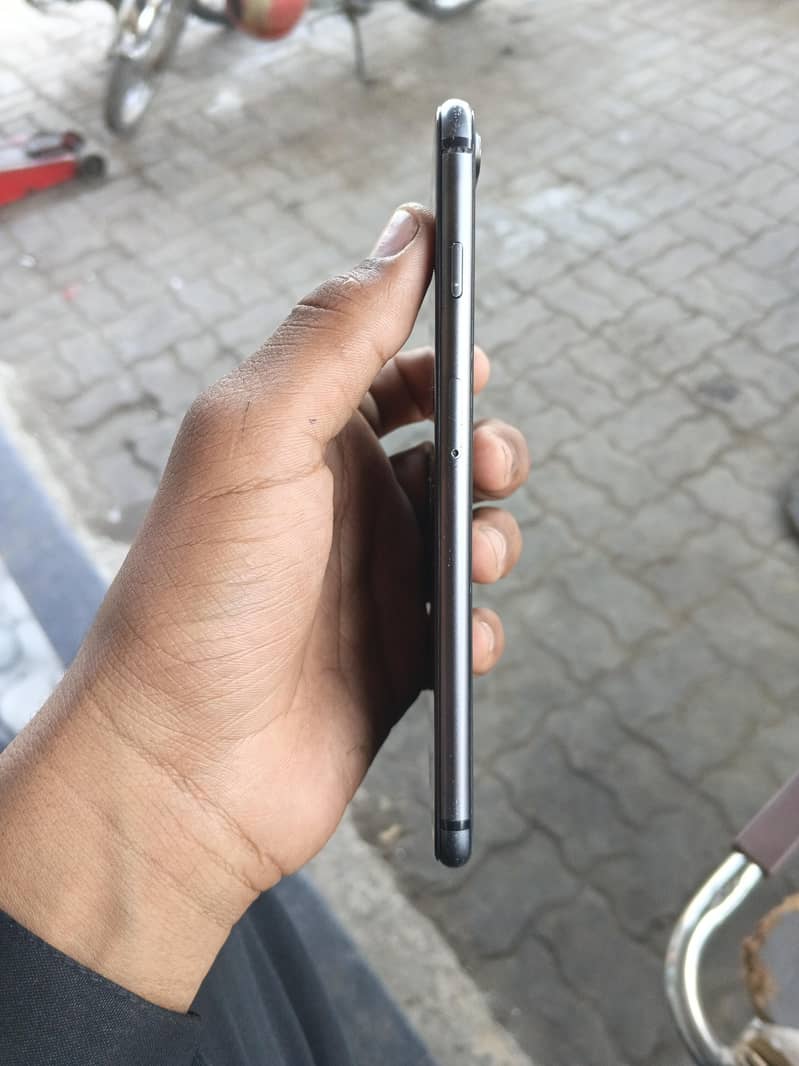 Apple iPhone 8 Plus 1