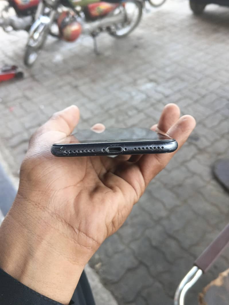 Apple iPhone 8 Plus 3