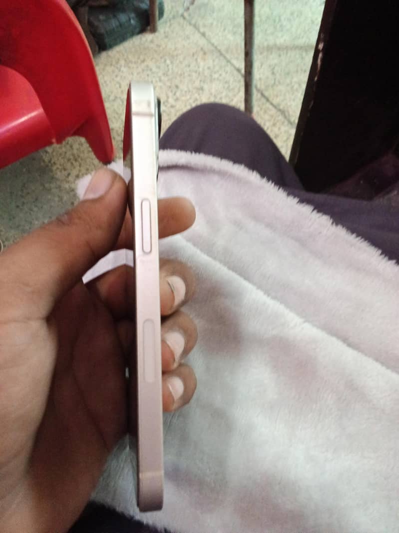 Apple iPhone 13 1