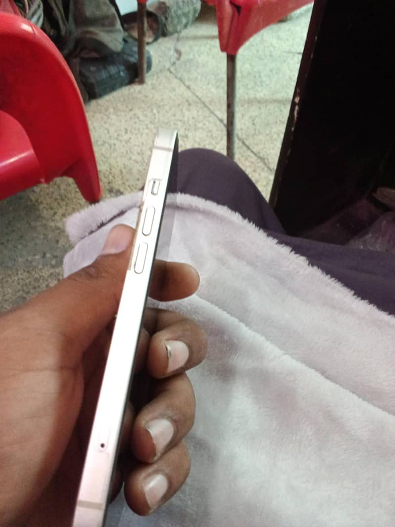 Apple iPhone 13 3