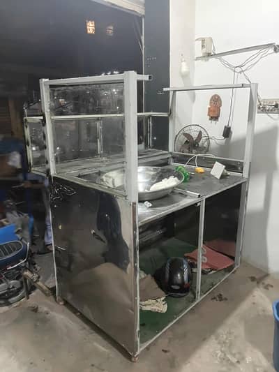 Burger counter with manual fryer