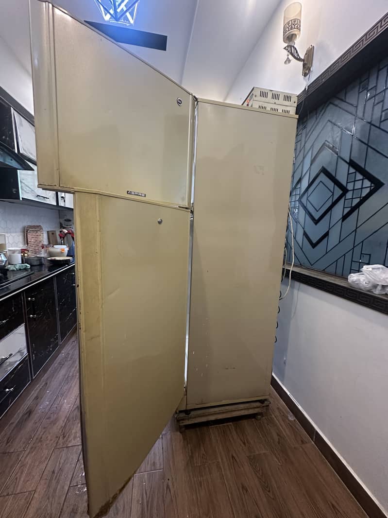 Refrigerator 0