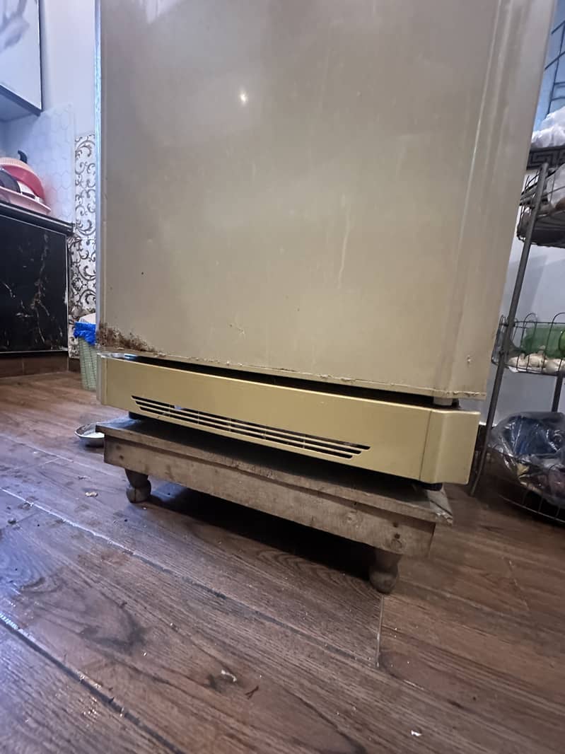 Refrigerator 12
