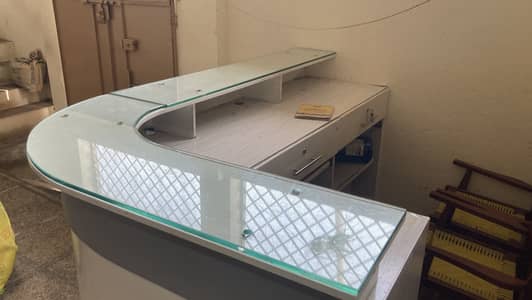 Reception counter or table with glass