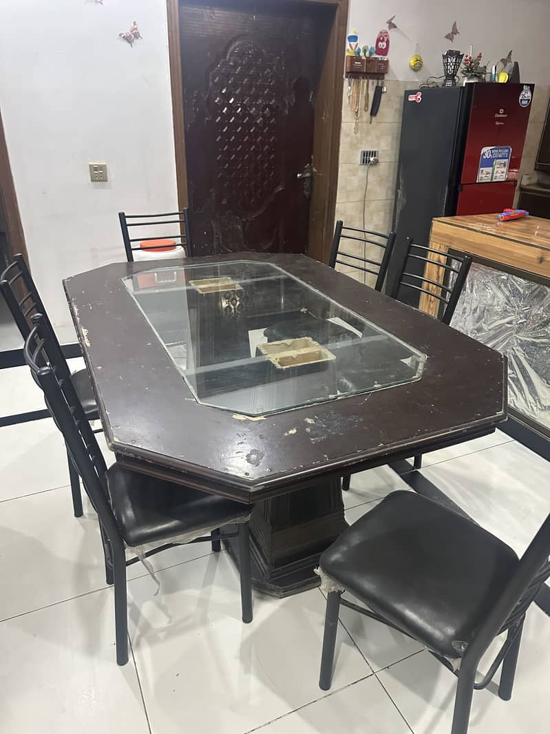 Dining table 0