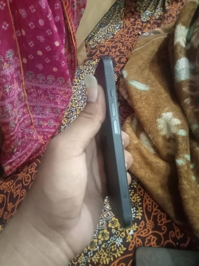 Apple iPhone 13 2