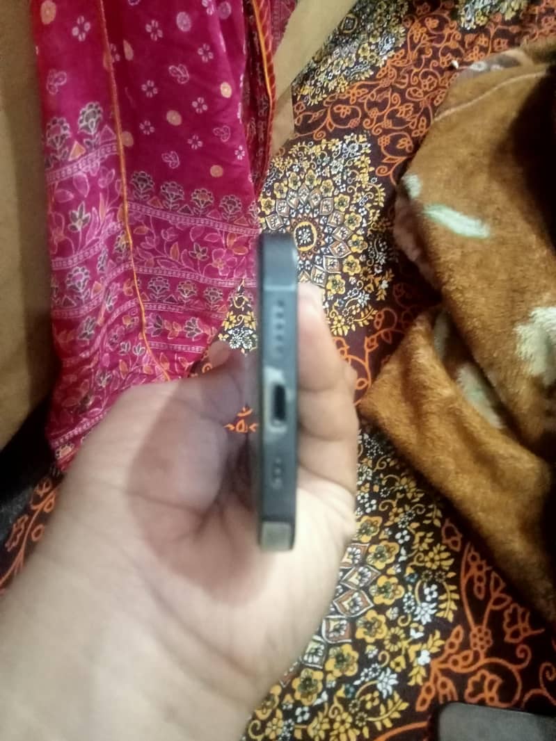 Apple iPhone 13 4