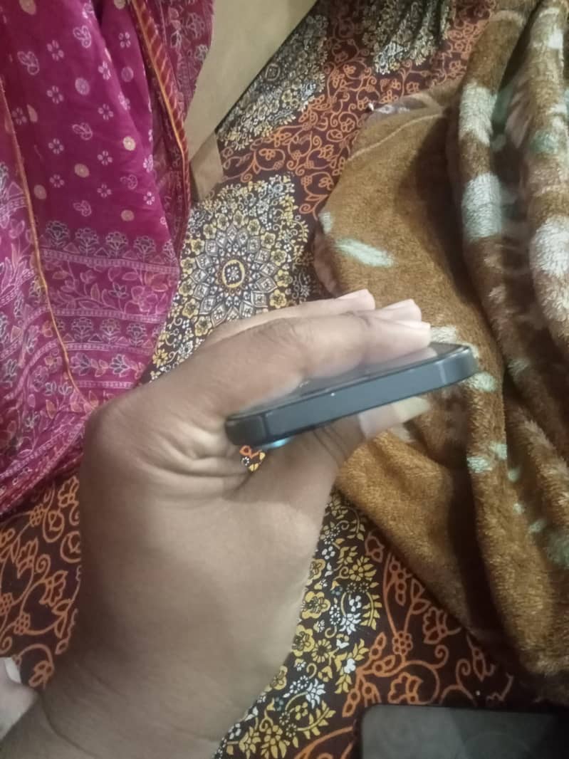 Apple iPhone 13 5