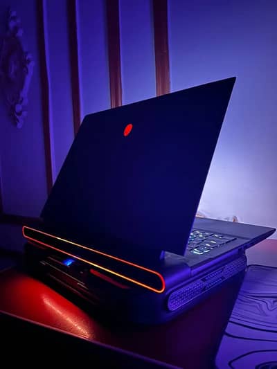 Alienware m18 R2 | i9-14900HX 24 Cores| RTX 4090 | 32GB DDR5 | 2TB SSD