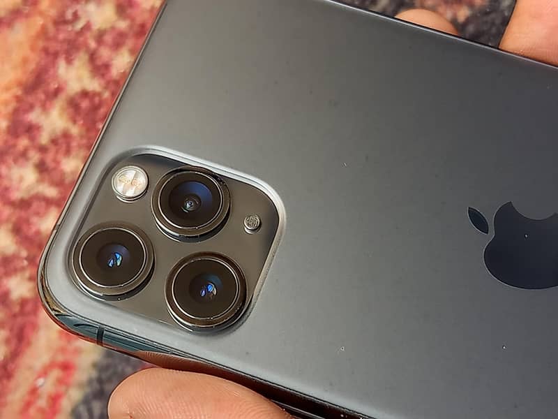 Apple iPhone 11 Pro 1