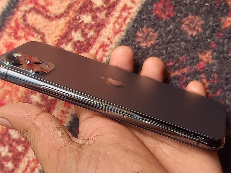 Apple iPhone 11 Pro 2
