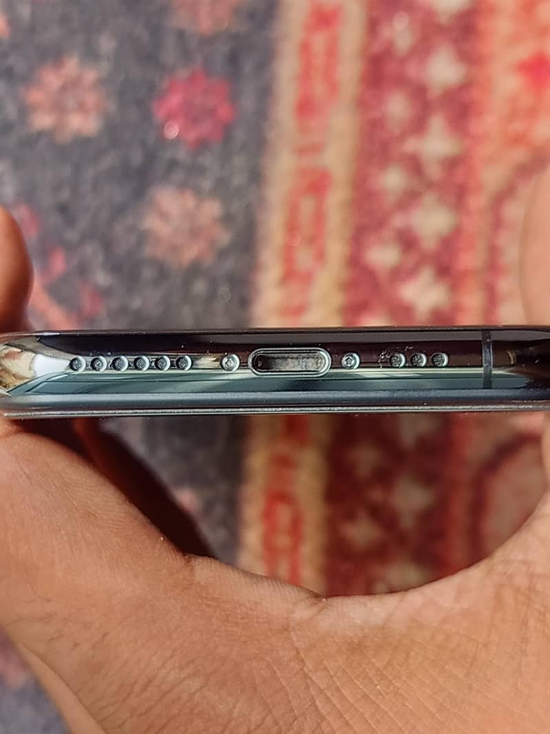 Apple iPhone 11 Pro 4