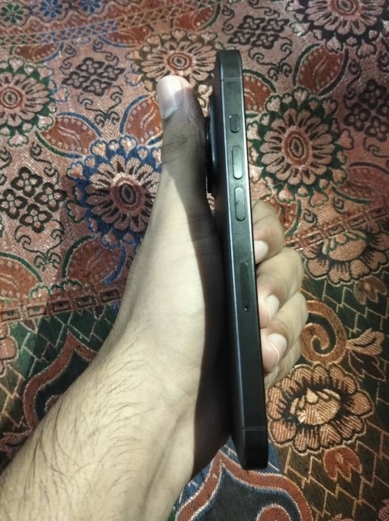 Apple iPhone 15 Pro 4