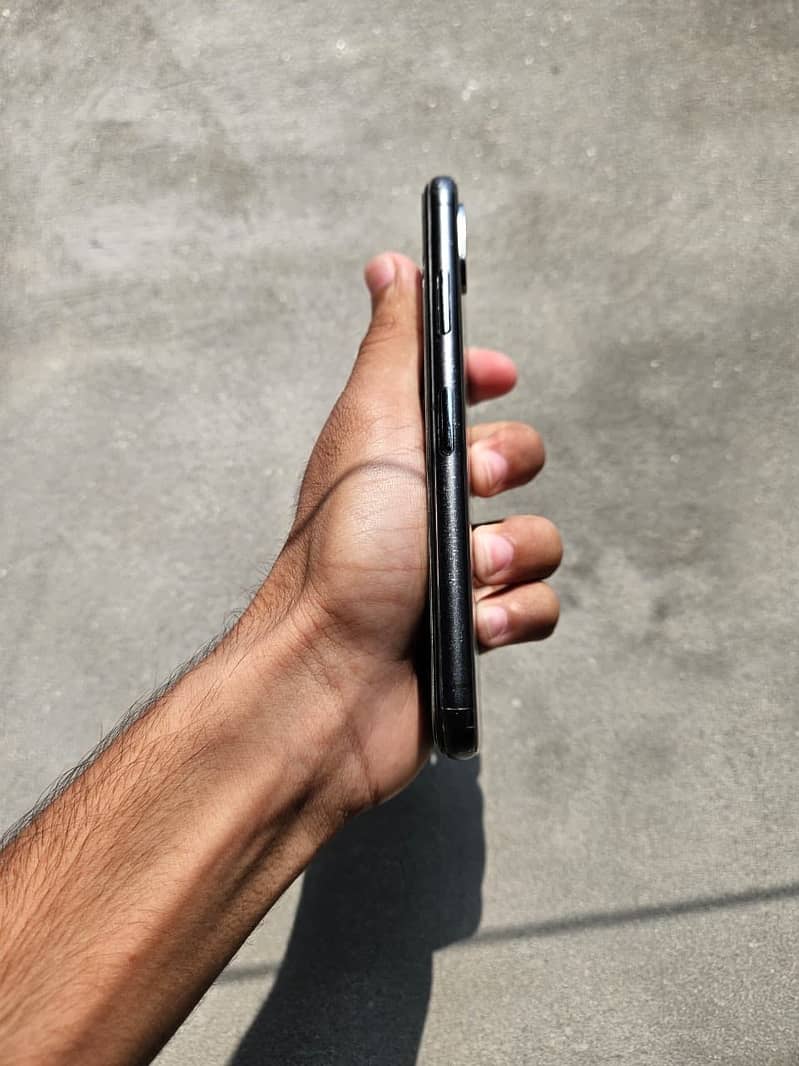 Apple iPhone XS 3