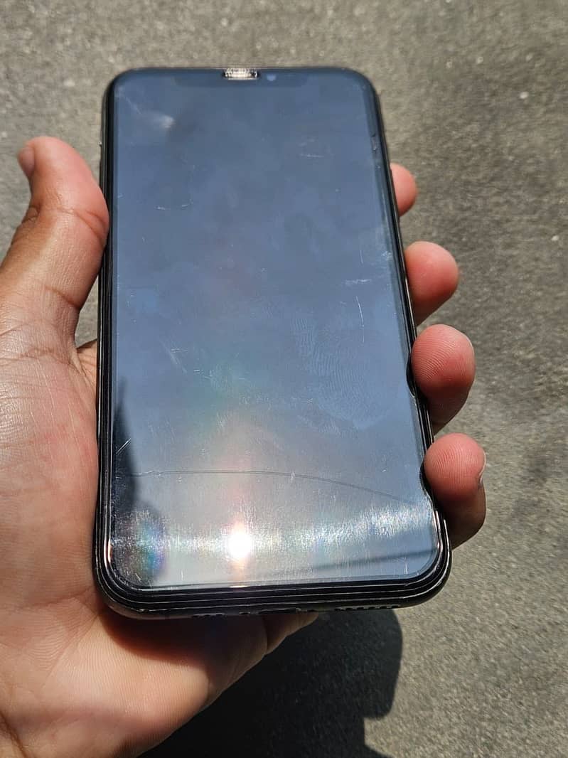 Apple iPhone XS 4