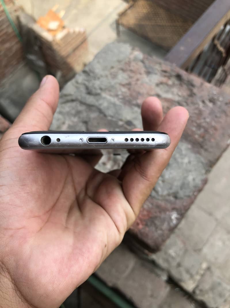 Apple iPhone 6S 4
