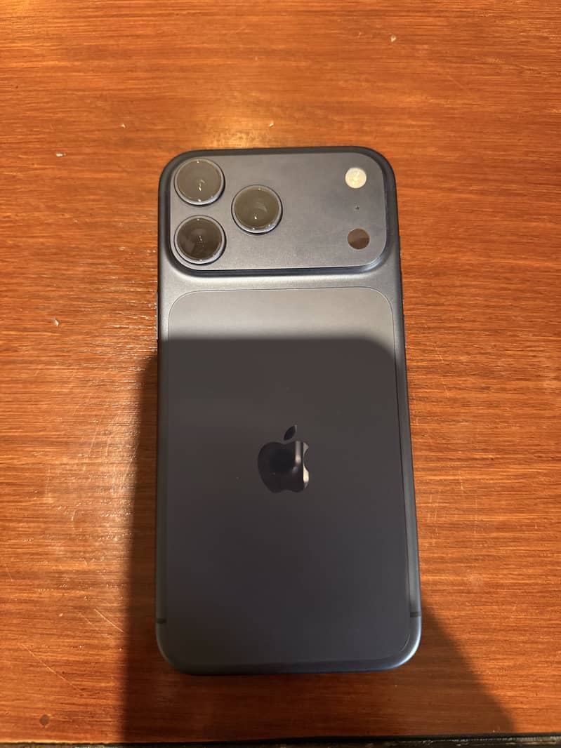 Apple iPhone 17 Pro Max 0