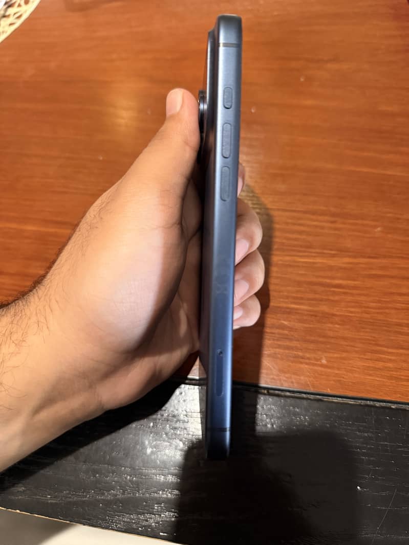 Apple iPhone 17 Pro Max 4