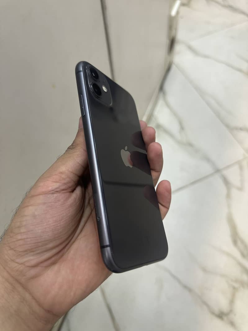 Apple iPhone 11 4