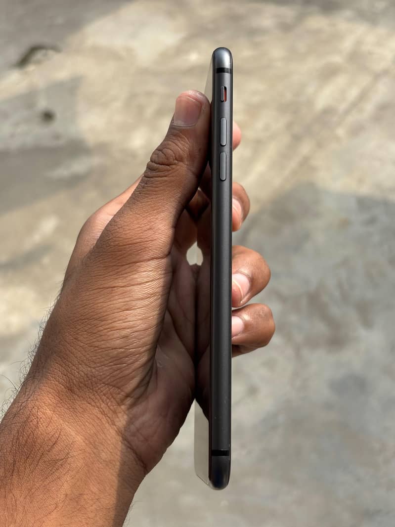 Apple iPhone 8 Plus 3