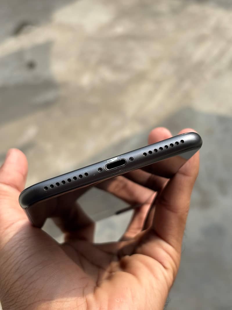 Apple iPhone 8 Plus 5