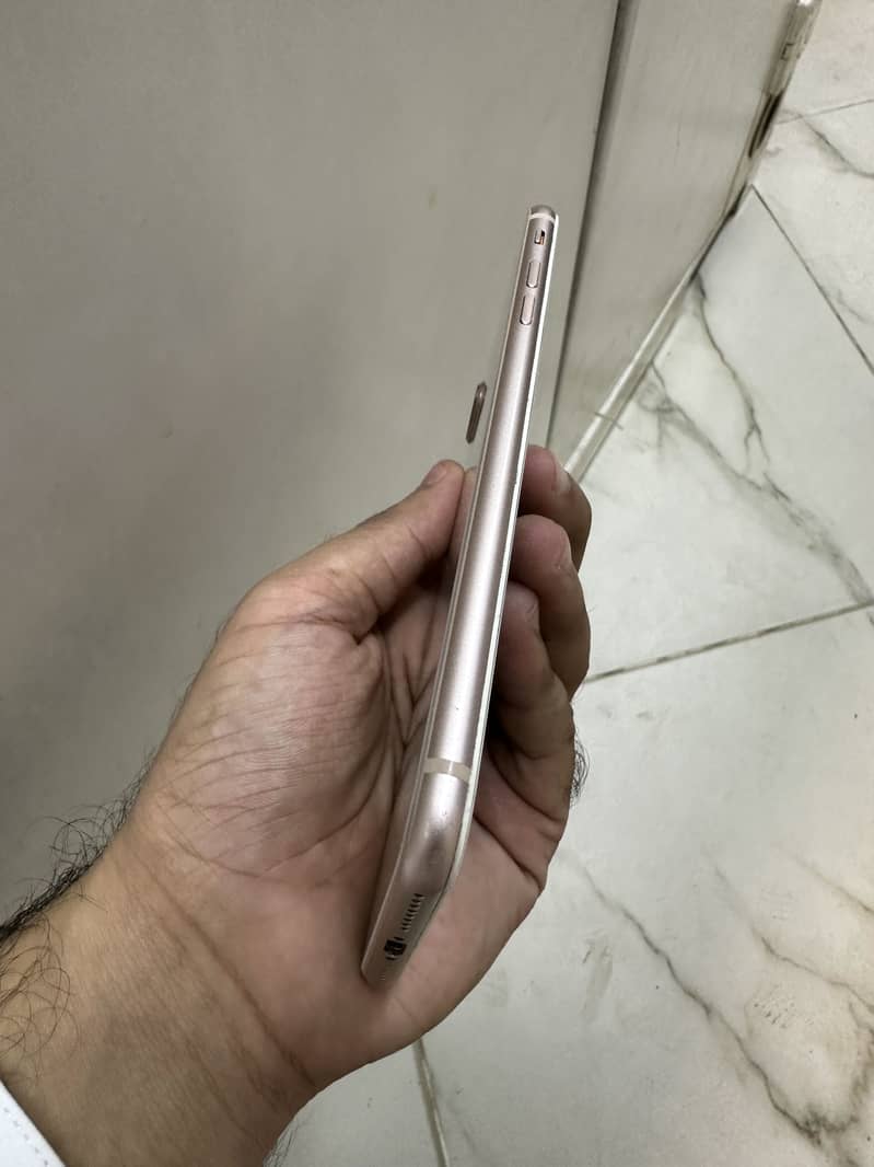 Apple iPhone 8 Plus 3