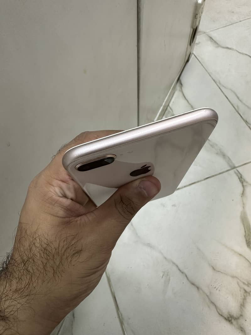 Apple iPhone 8 Plus 4