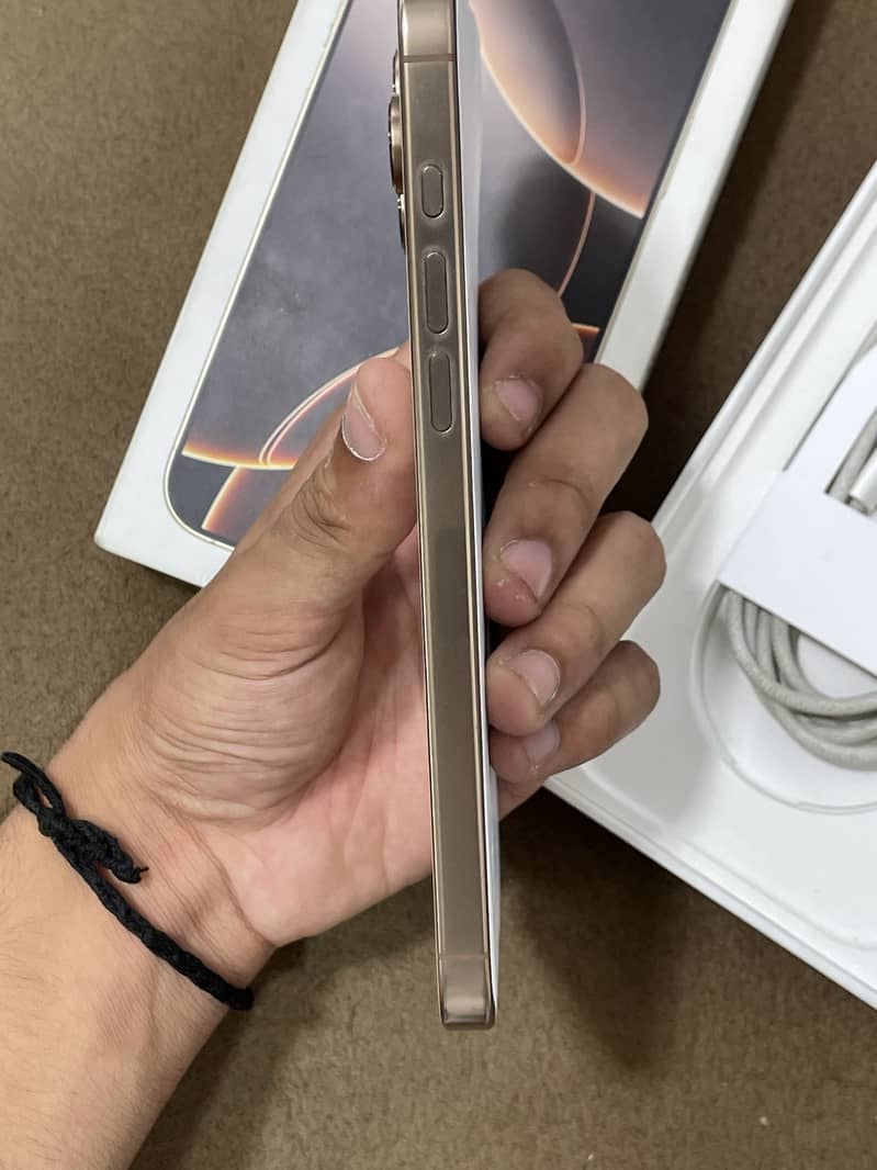 Apple iPhone 16 Pro Max 3