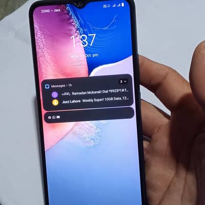 Vivo Y01 okay pice back par cavaor ke neshan ha