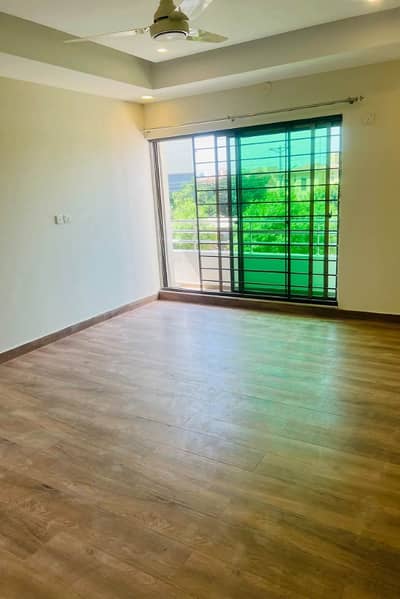 13 MARLA 4 BED BUEETIFUL FLAT IN ASKARI 10 SECTOR S