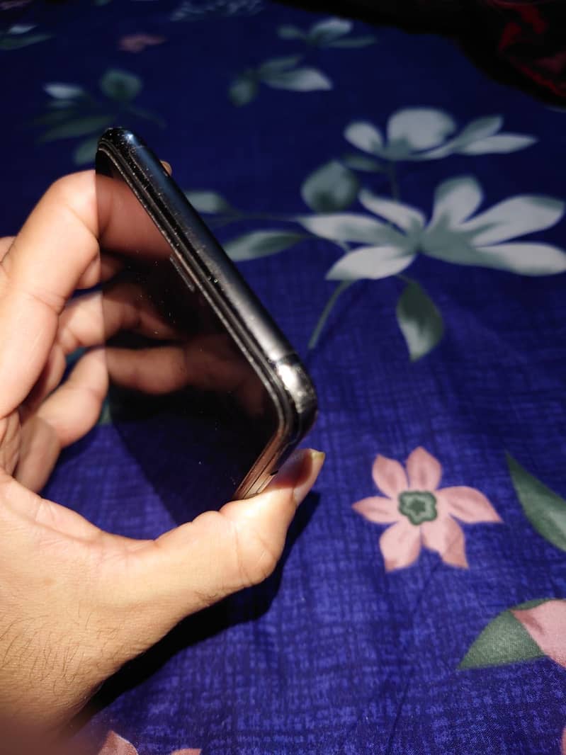 Apple iPhone 11 Pro Max 4