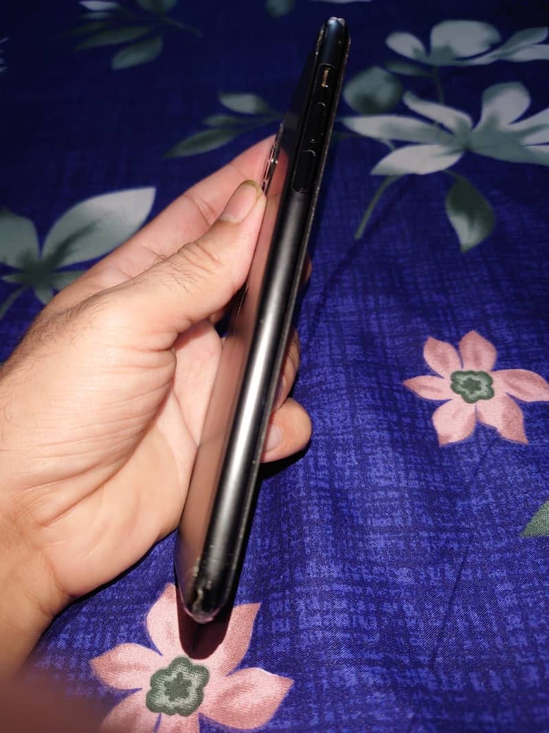 Apple iPhone 11 Pro Max 7