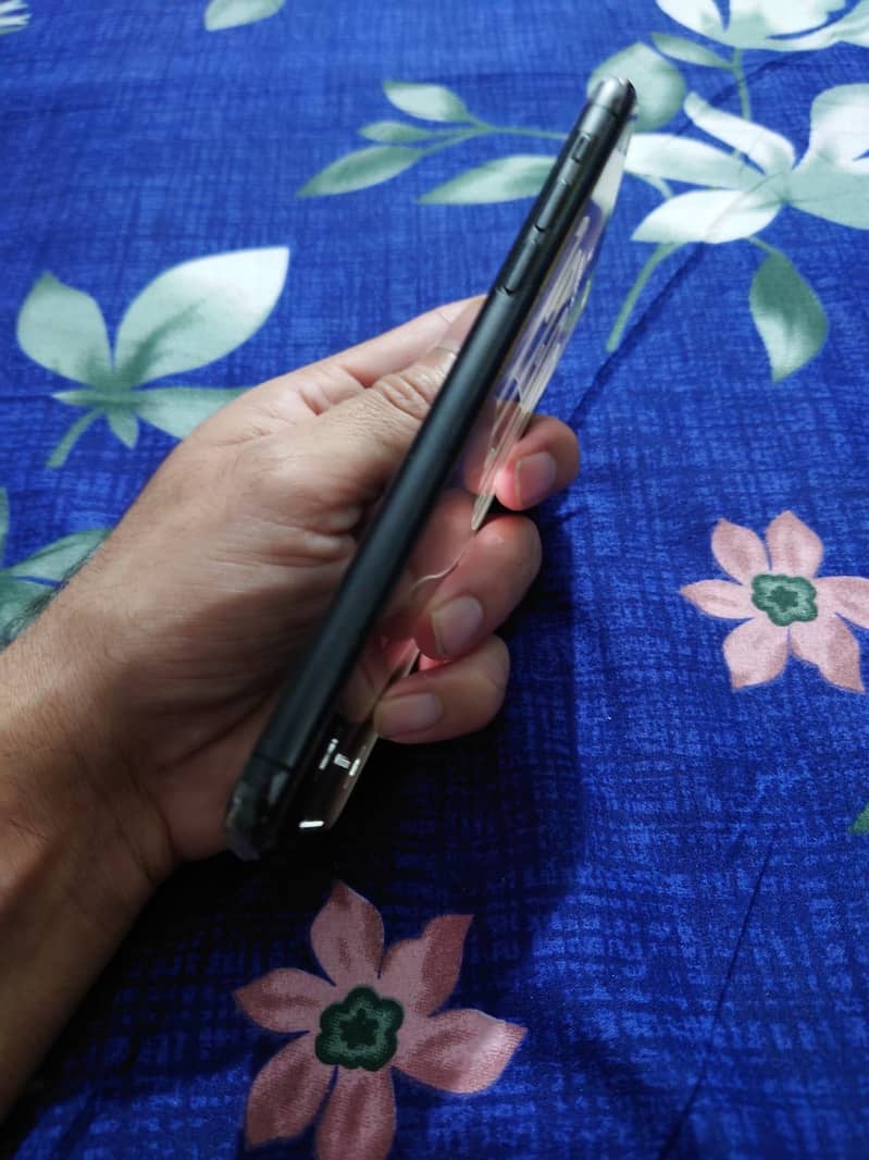Apple iPhone 11 Pro Max 8