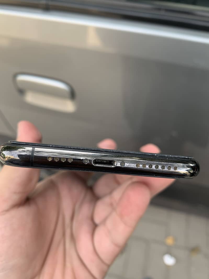 Apple iPhone 11 Pro Max 1